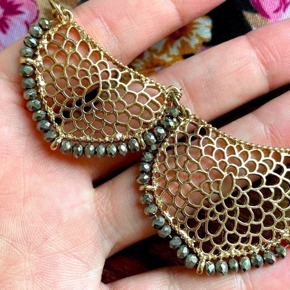 Statement necklace, great condition and very pretty! - Picture 3 of 5